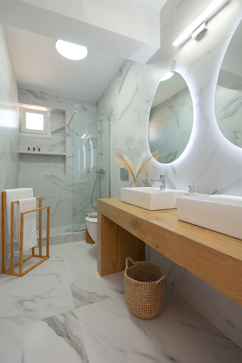 Ανακαινισμένο μπάνιο με σύγχρονες παροχές στο Artemaki House Σίφνος